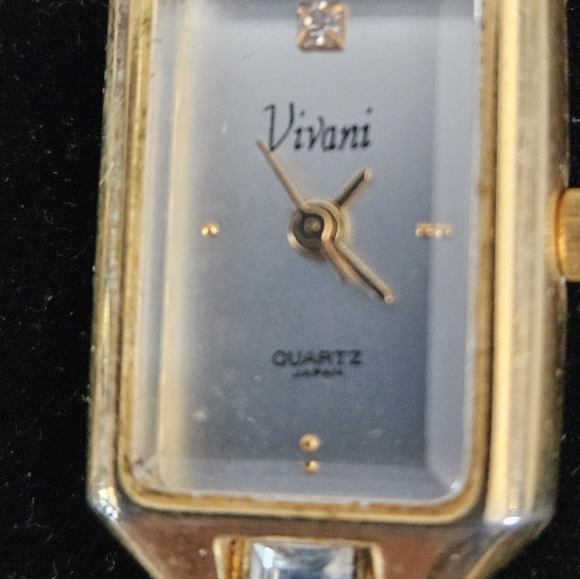 Beautiful Vivani Quartz rhinestones watch with matching bracelet - Picture 7 of 7